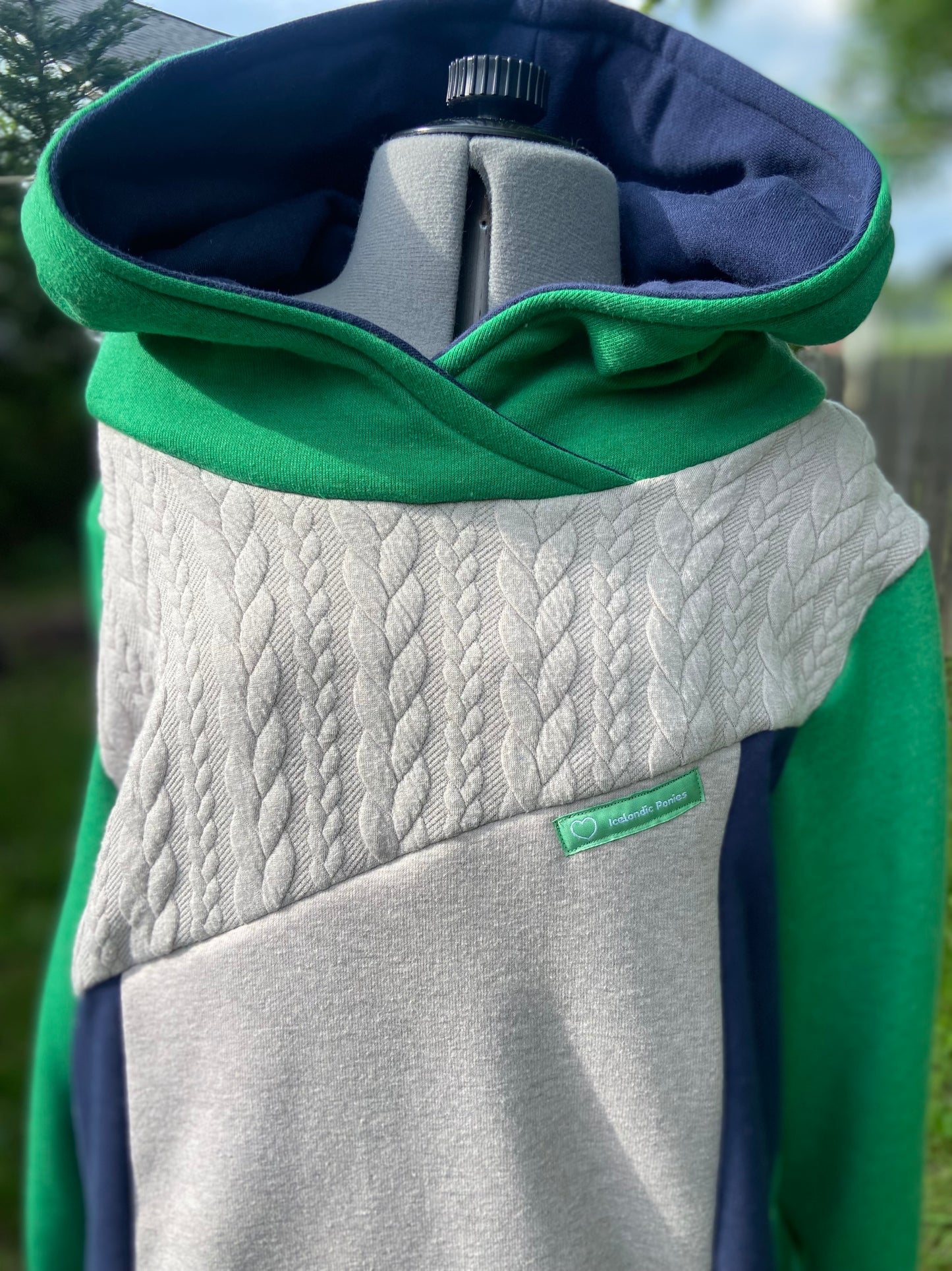 Kelly Green Large Hoodie Size Large Women’s